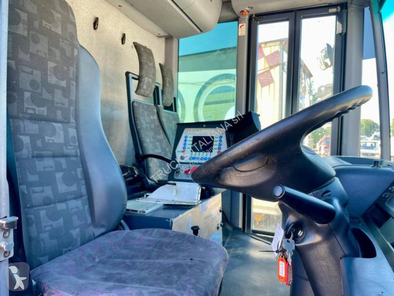 Veicolo per la pulizia delle strade Mercedes