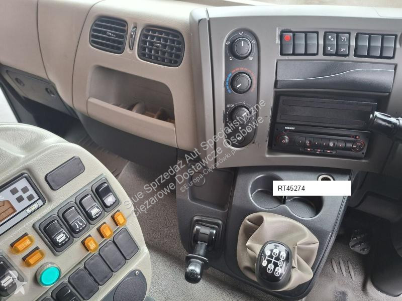 آلة لصيانة الطرق Renault 220 Zamiatarka...