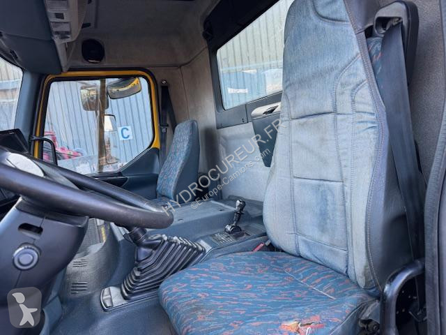آلة لصيانة الطرق Renault 300