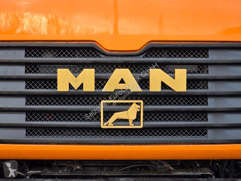 Veicolo per la pulizia delle strade MAN...