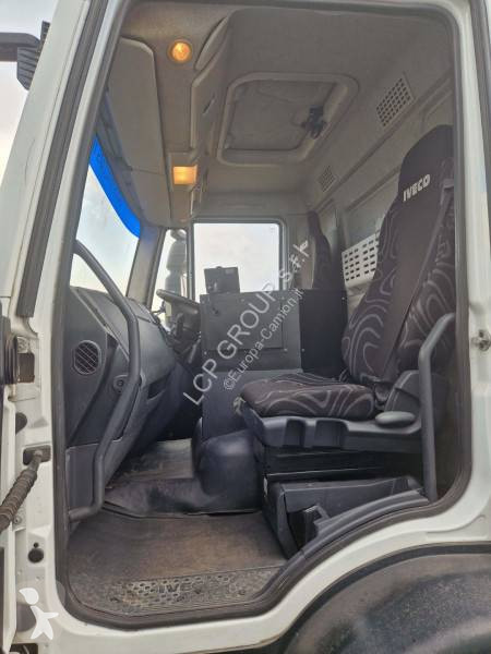 آلة لصيانة الطرق Iveco
