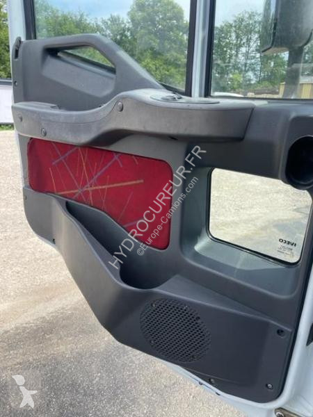 آلة لصيانة الطرق Iveco 270