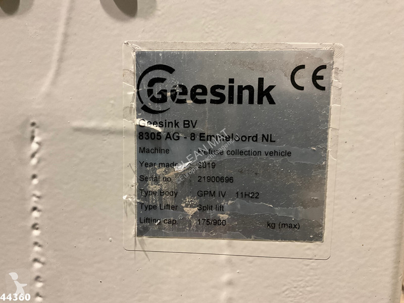 آلة لصيانة الطرق Volvo 250 Euro 6 Geesink 11m³