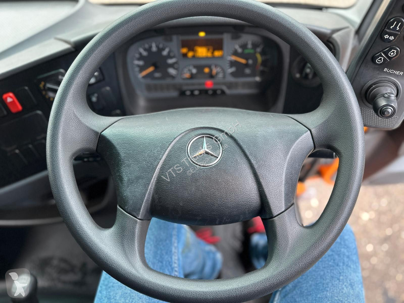 آلة لصيانة الطرق Mercedes 1518 4x2 Bucher...