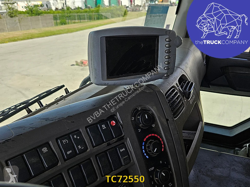 Engin de voirie Renault 270