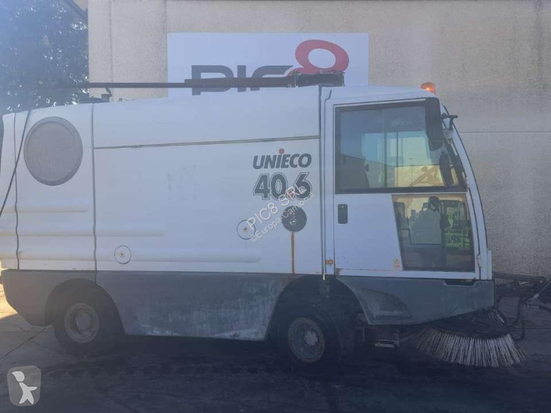 Veicolo per la pulizia delle strade Unieco 40.6T