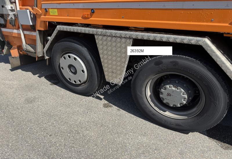 Vehículo de limpieza viaria Mercedes 602 1833