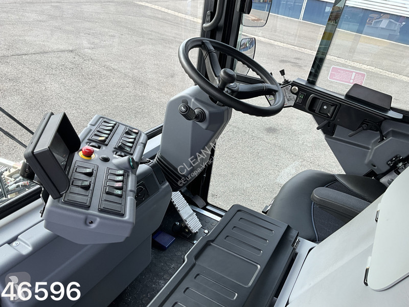 Gemeentevoertuig Ravo 540 Euro 6 with 3-rd brush