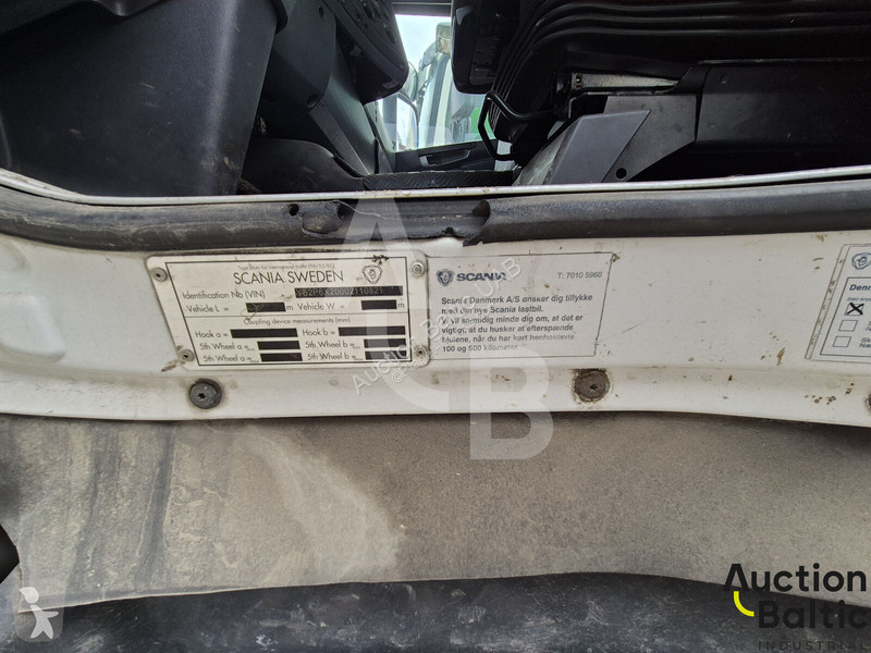 آلة لصيانة الطرق Scania 280