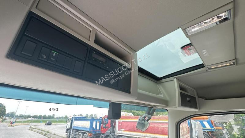 Silniční stroje Volvo FMX 460