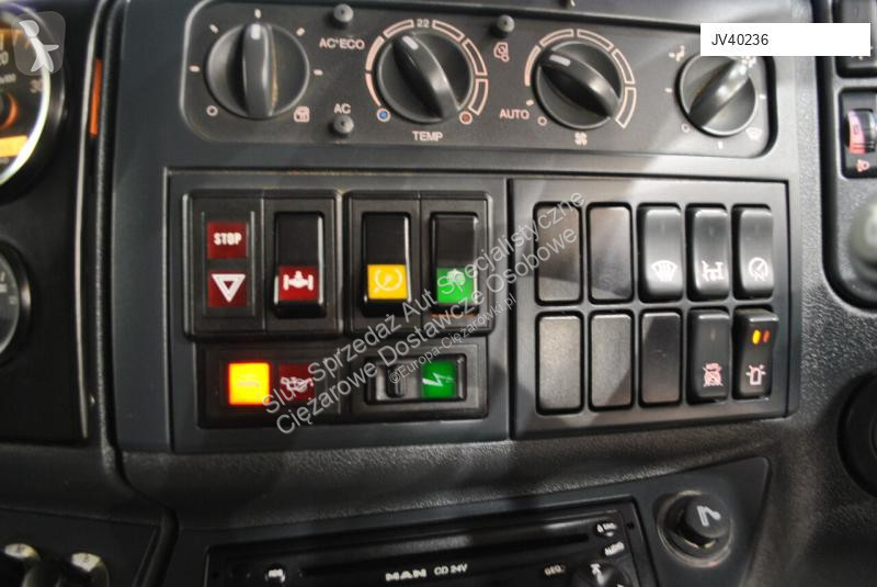 Veicolo per la pulizia delle strade MAN TGM 18.240