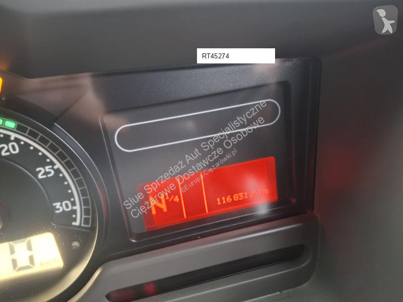 آلة لصيانة الطرق Renault 220 Zamiatarka...