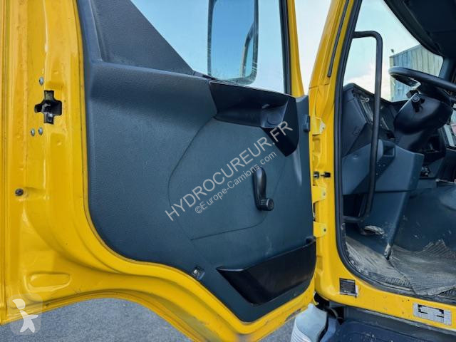 آلة لصيانة الطرق Renault 300