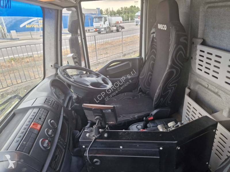 آلة لصيانة الطرق Iveco