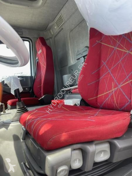 آلة لصيانة الطرق Iveco 270
