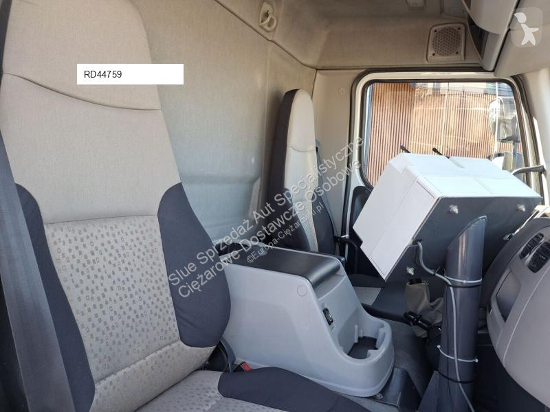 آلة لصيانة الطرق Renault 220 Polewaczka...