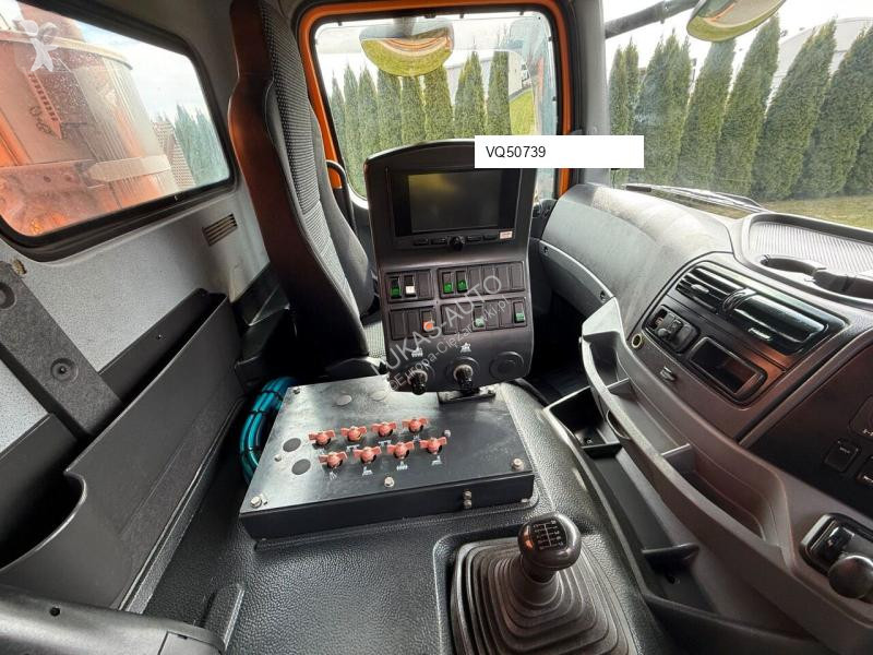 Veicolo per la pulizia delle strade Mercedes...
