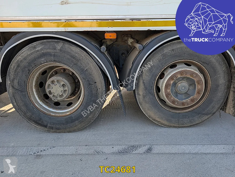 آلة لصيانة الطرق Renault 320