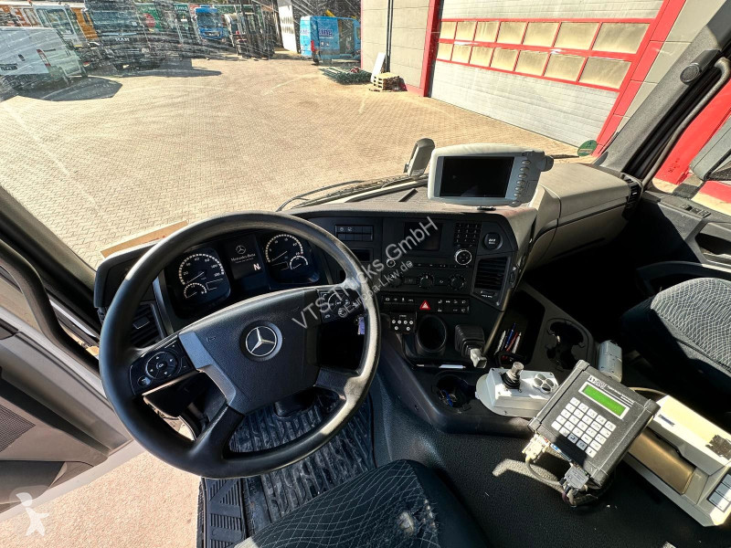 Engin de voirie Mercedes 2533 6x2 FAUN...