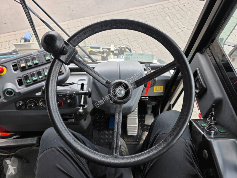 Silniční stroje  RAVO 560 Klima Kamera Navigation