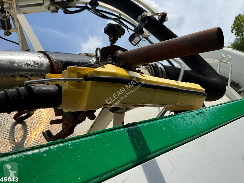 Engin de voirie Volvo 340 6x4 7m³ Combi...