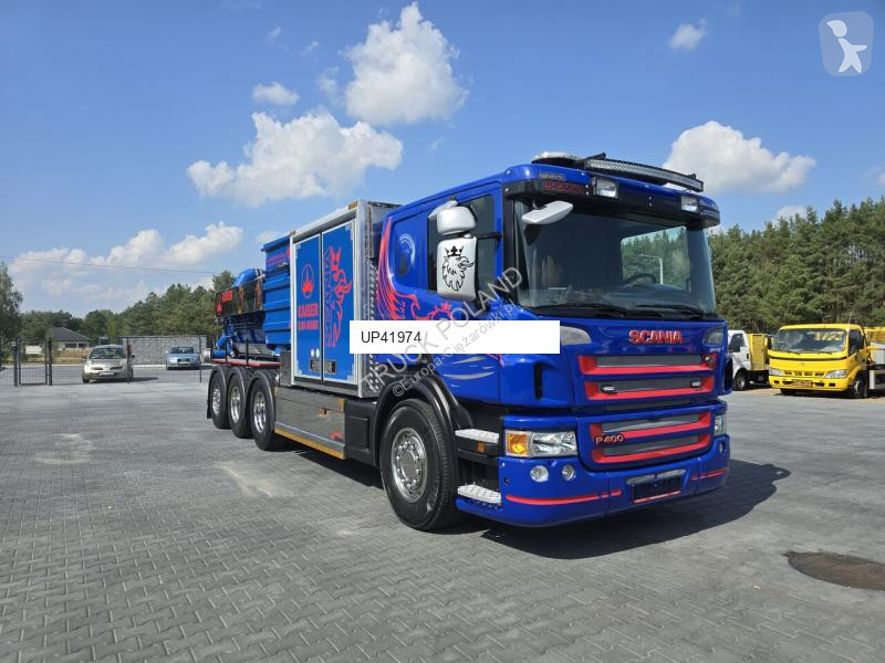 Veicolo per la pulizia delle strade Scania...