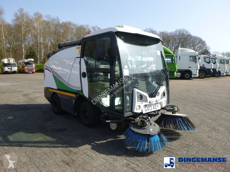 Silniční stroje Johnston compact street sweeper