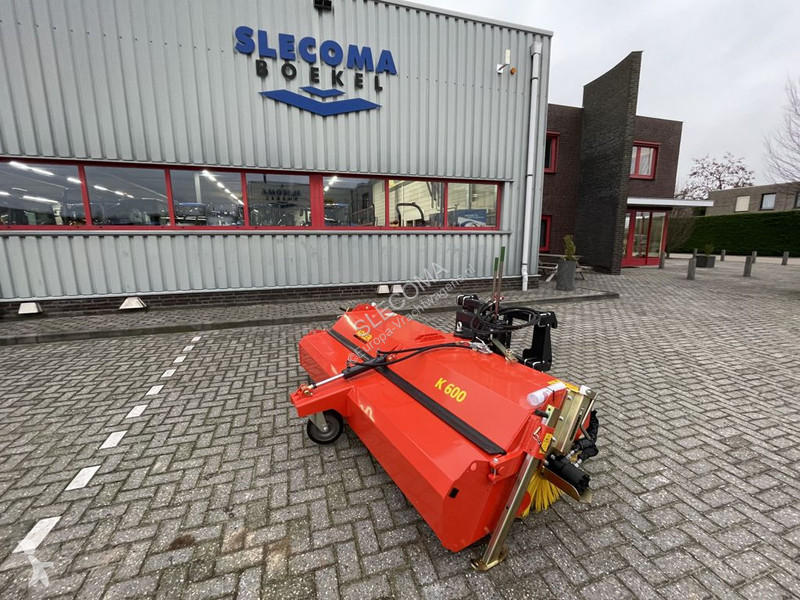 Vägmaskiner K600-240 Veegmachine