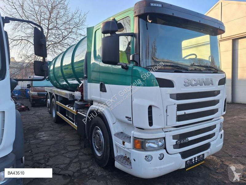 Veículo de limpeza / sanitário de estrada Scania