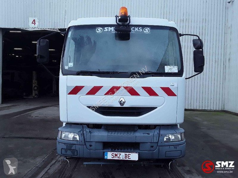 Engin de voirie Renault 220