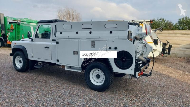 Utilaje pentru drumuri Land Rover RIVARD Bora