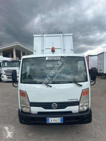 آلة لصيانة الطرق Nissan cabstar 35-11