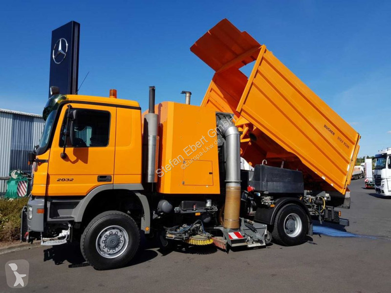 Silniční stroje Mercedes 2032 A 4x4 Bucher STKF...