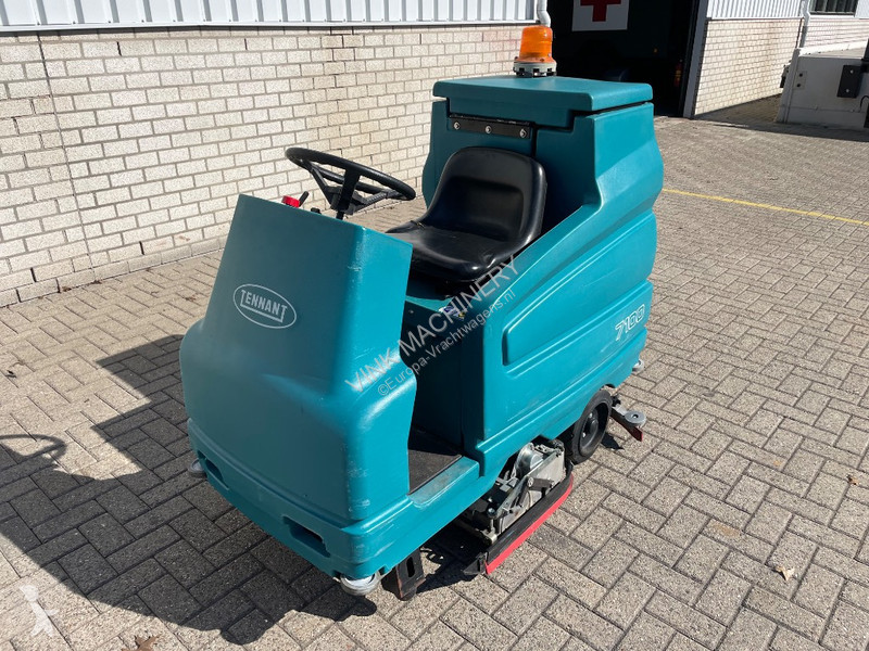 Echipament de curățare Tennant 7100