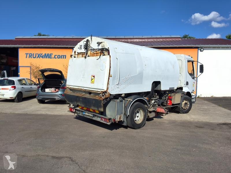 Engin de voirie Renault 220 DCI