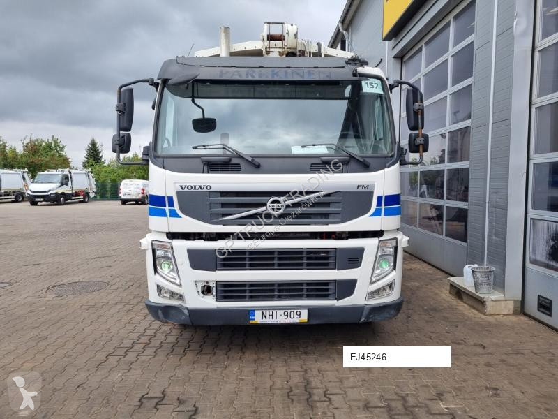 Silniční stroje Volvo FM 330