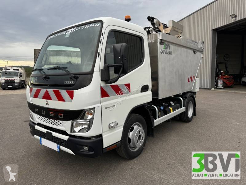 Engin de voirie Fuso