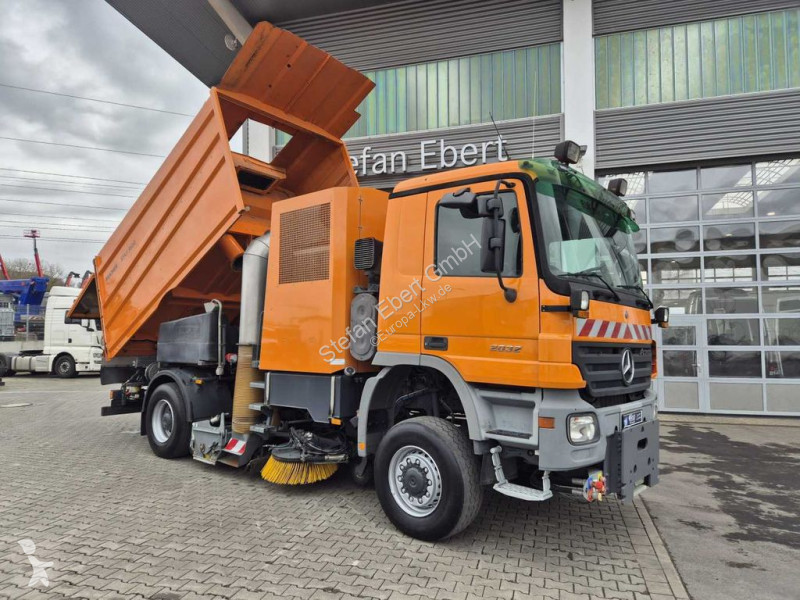 Silniční stroje Mercedes 2032 A 4x4 Bucher STKF...