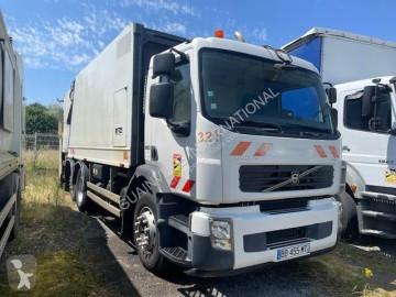 Camion benne à ordures ménagères Volvo