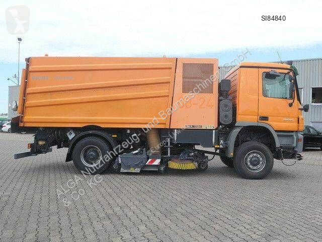 Silniční stroje Mercedes 2032 A 4x4, Bucher...