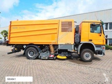 Camion balayeuse Mercedes