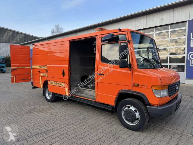 آلة لصيانة الطرق Mercedes Vario 818D...