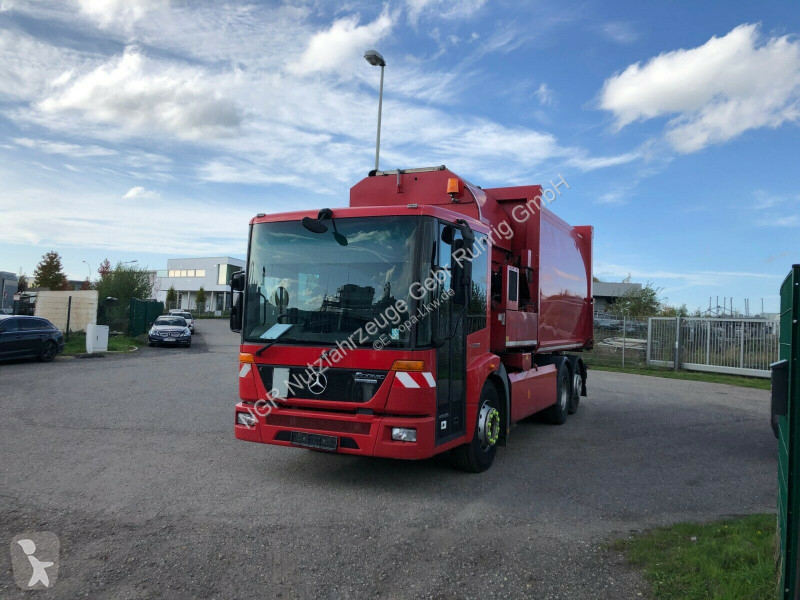 Engin de voirie Mercedes 6X2 Seitenlader Speed...