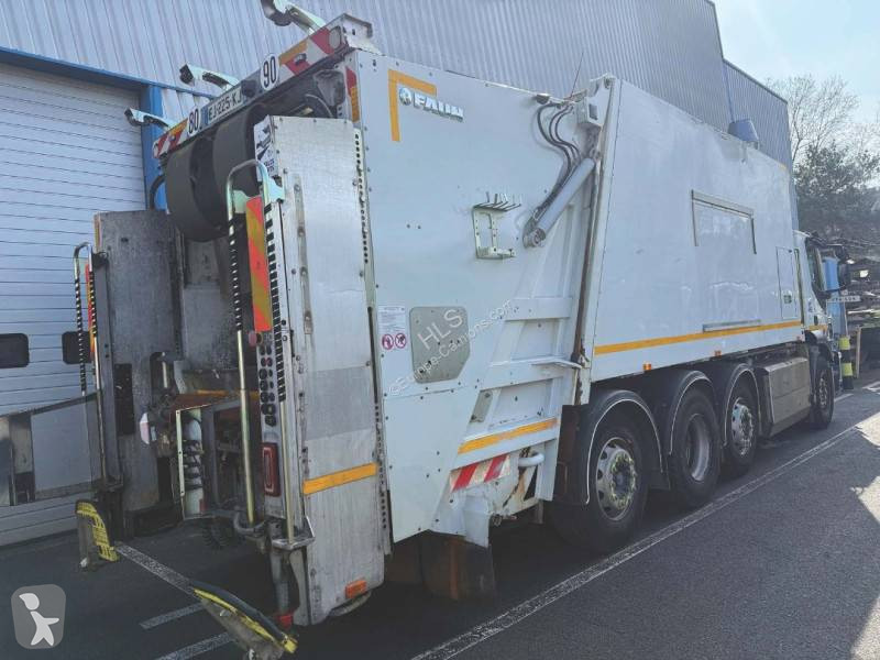 Engin de voirie Iveco