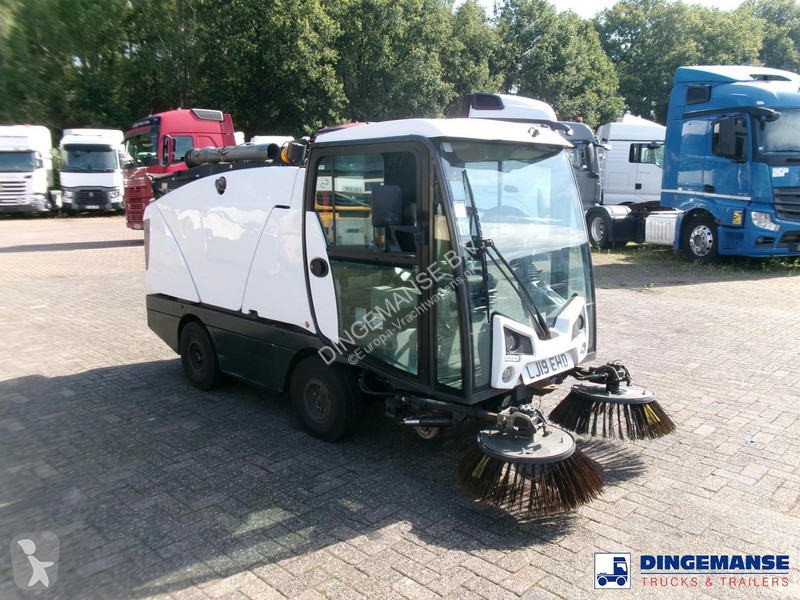 آلة لصيانة الطرق Johnston compact street sweeper