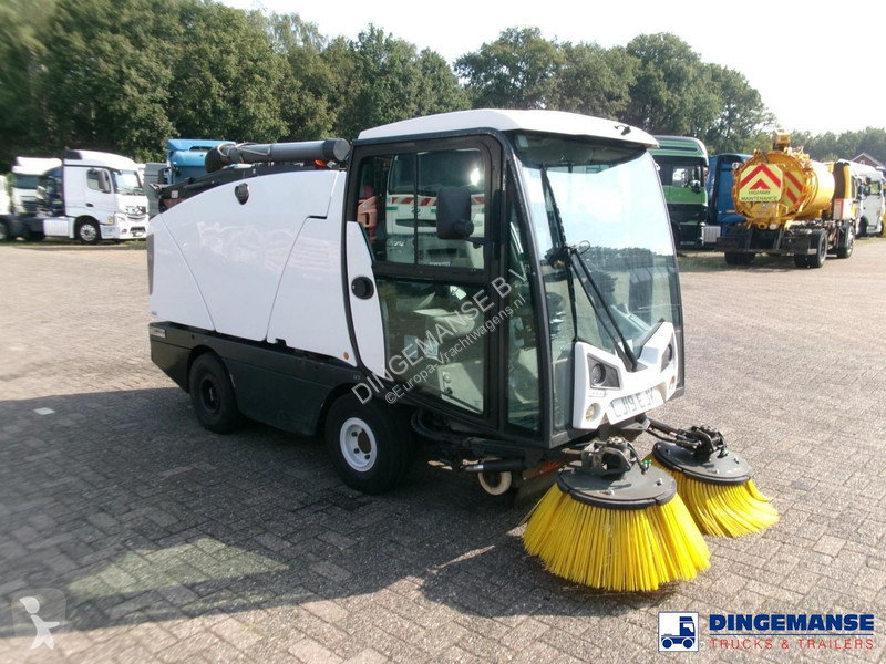 آلة لصيانة الطرق Johnston compact street sweeper