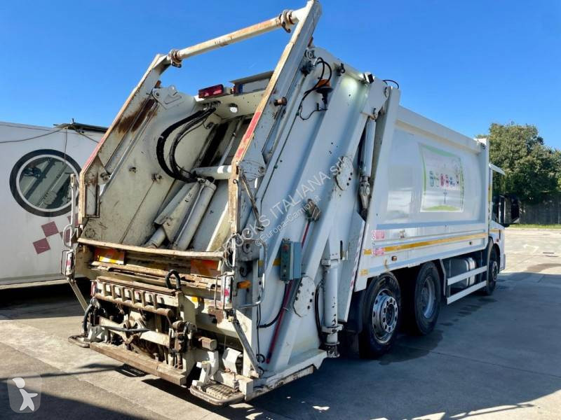 Veicolo per la pulizia delle strade Mercedes