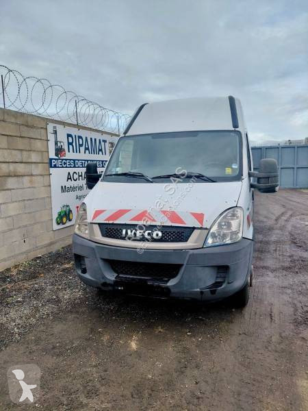 آلة لصيانة الطرق Iveco