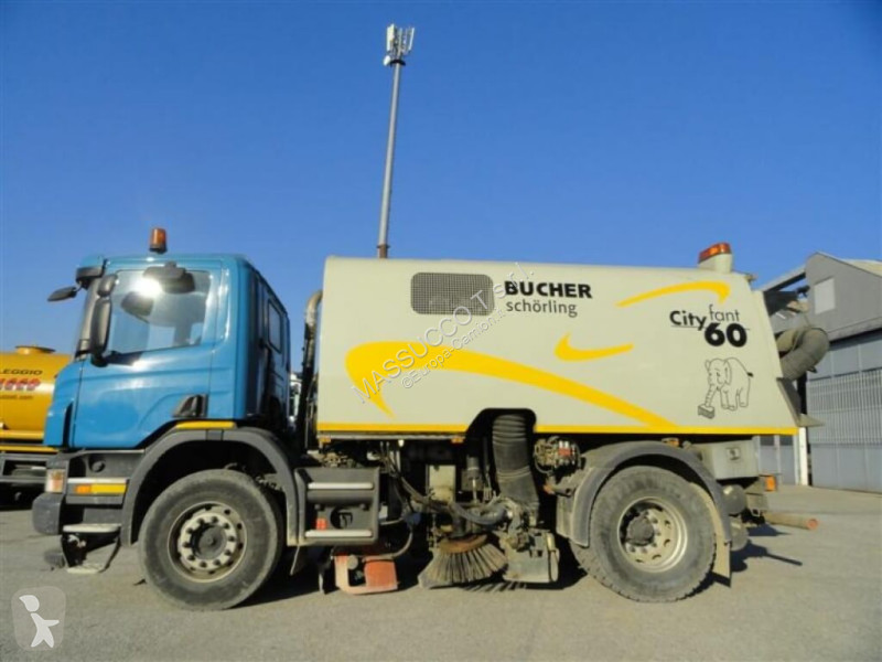 آلة لصيانة الطرق Scania P 230 Bucher