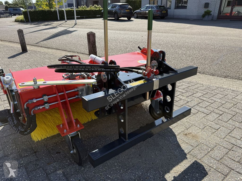 آلة لصيانة الطرق  K600-150 Veegmachine